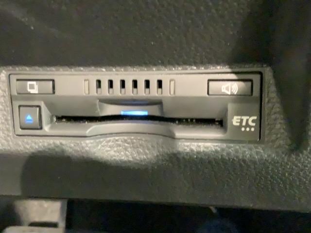 ヤリスクロス ハイブリッドＺ　禁煙　ワンオーナー　純正ナビ　ＴＶ　Ｒカメラ　マルチビュー　ＢＴオ－ディオ　ドラレコ　衝突軽減Ｂ　ＥＴＣ　ＬＥＤライト　横滑り防止　シートヒーター　クルコン　アルミ　スマートキー　盗難防止装置（12枚目）