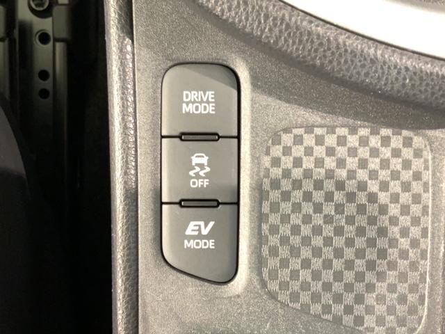 ヤリスクロス ハイブリッドＺ　禁煙　ワンオーナー　純正ナビ　ＴＶ　Ｒカメラ　マルチビュー　ＢＴオ－ディオ　ドラレコ　衝突軽減Ｂ　ＥＴＣ　ＬＥＤライト　横滑り防止　シートヒーター　クルコン　アルミ　スマートキー　盗難防止装置（13枚目）