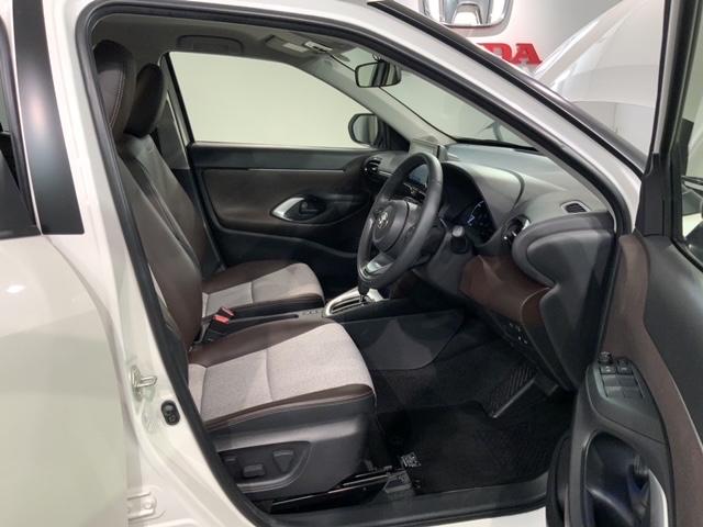 ヤリスクロス ハイブリッドＺ　禁煙　ワンオーナー　純正ナビ　ＴＶ　Ｒカメラ　マルチビュー　ＢＴオ－ディオ　ドラレコ　衝突軽減Ｂ　ＥＴＣ　ＬＥＤライト　横滑り防止　シートヒーター　クルコン　アルミ　スマートキー　盗難防止装置（17枚目）