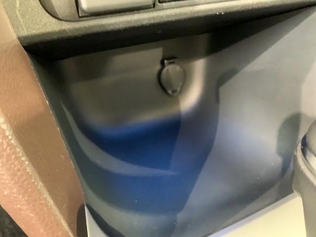 ヤリスクロス ハイブリッドＺ　禁煙　ワンオーナー　純正ナビ　ＴＶ　Ｒカメラ　マルチビュー　ＢＴオ－ディオ　ドラレコ　衝突軽減Ｂ　ＥＴＣ　ＬＥＤライト　横滑り防止　シートヒーター　クルコン　アルミ　スマートキー　盗難防止装置（27枚目）