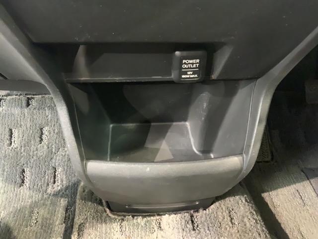 フリード Ｇプレミアムエディション　１年保証　ワンオ－ナ－　ナビＶＸＭ－１６５ＶＦｉ　ＴＶ　Ｒカメラ　ＣＤ録音　ＤＶＤ　ＥＴＣ　ＨＩＤ　両側電動ドア　ＶＳＡ　クルコン　スマ－トキ－　盗難防止装置　整備記録簿　ＡＡＣ　スペアキ－　Ｂカメラ（25枚目）