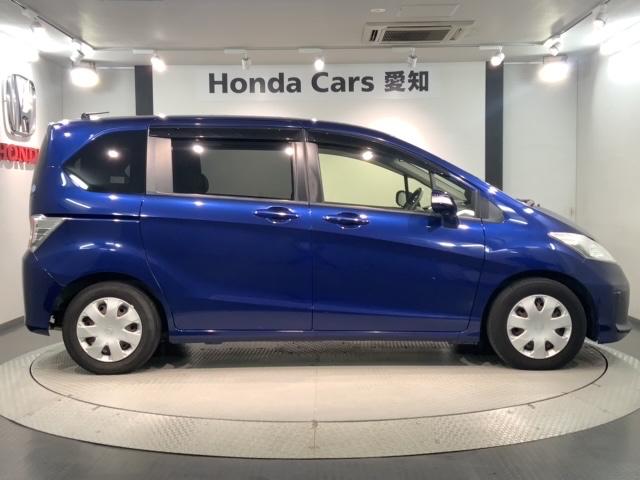 フリード Ｇプレミアムエディション　１年保証　ワンオ－ナ－　ナビＶＸＭ－１６５ＶＦｉ　ＴＶ　Ｒカメラ　ＣＤ録音　ＤＶＤ　ＥＴＣ　ＨＩＤ　両側電動ドア　ＶＳＡ　クルコン　スマ－トキ－　盗難防止装置　整備記録簿　ＡＡＣ　スペアキ－　Ｂカメラ（51枚目）