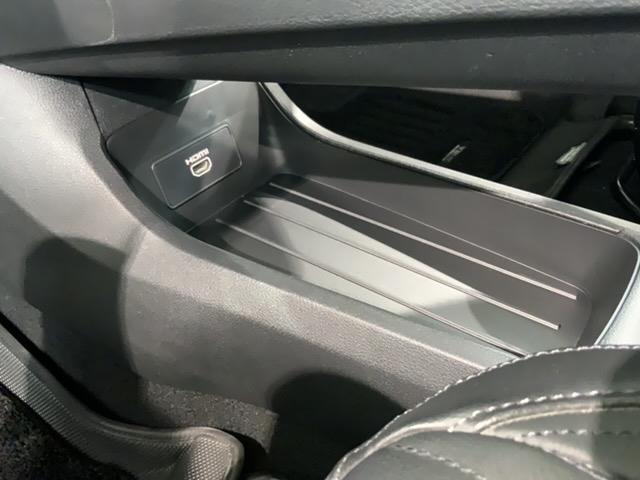 ���Џ��i���Z���^�[�ɂē��O���̃N���[�j���O�����{���Ă���܂��I