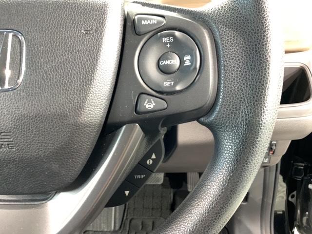 �N���[�Y�R���g���[���𑕔����Ă��܂��B�������H�Ȃǂň��̑��x�ő����Ă����̂ŉ^�]���y�ł���I���x��ݒ�ł��܂��̂ŁA�X�s�[�h�̏o�������ɂ����ӂł��܂��B