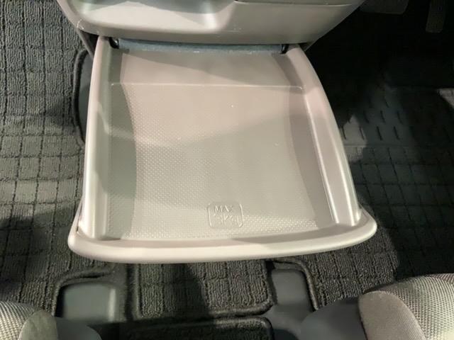 ���Џ��i���Z���^�[�ɂē��O���̃N���[�j���O�����{���Ă���܂��I