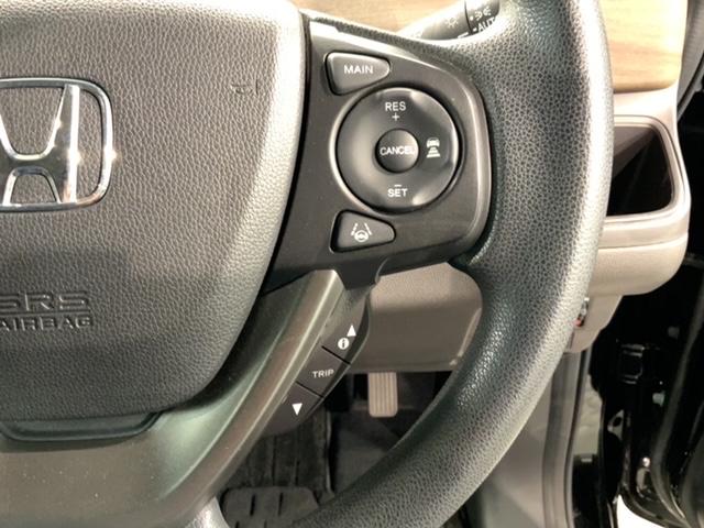 �N���[�Y�R���g���[���𑕔����Ă��܂��B�������H�Ȃǂň��̑��x�ő����Ă����̂ŉ^�]���y�ł���I���x��ݒ�ł��܂��̂ŁA�X�s�[�h�̏o�������ɂ����ӂł��܂��B