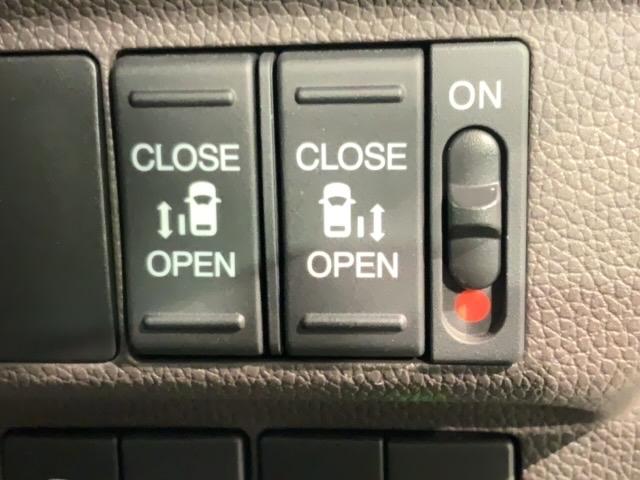 ���E�����p���[�X���C�h�h�A���t���Ă��܂��B�����^�b�`�ŊȒP�ɂ��q�l�ł��A���N���̕��ł��A�J�ł��܂�����ƂĂ��֗��ł��B�L�[���X��ԓ��X�C�b�`�ł������Ńh�A�̊J���ł��܂��B