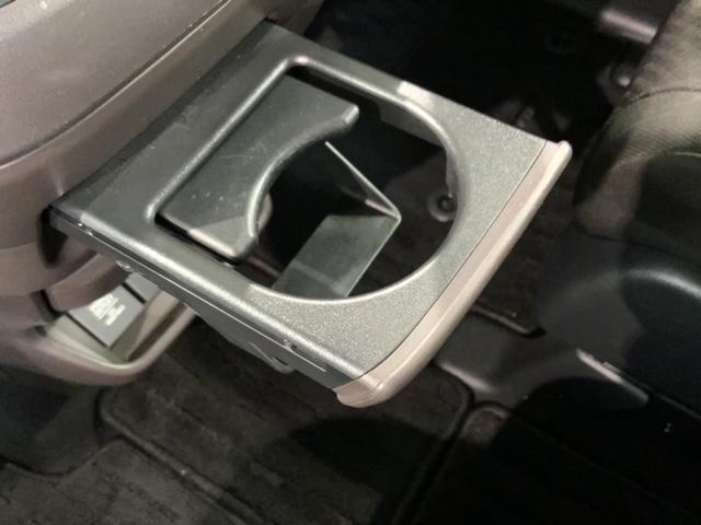 ���Џ��i���Z���^�[�ɂē��O���̃N���[�j���O�����{���Ă���܂��I