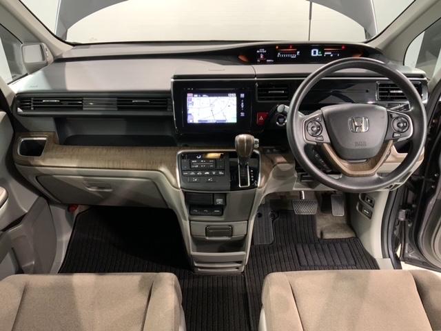 �g���₷�����C�A�E�g�̃_�b�V���{�[�h���ӂł��B�I�[�g�G�A�R���⏬������ȂǊ��������������ڂł��B