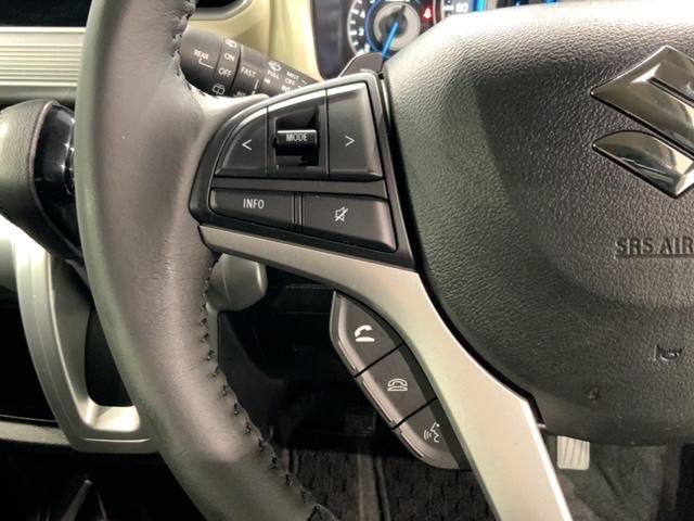 �X�e�A�����O�ɃI�[�f�B�I����X�C�b�`���t���Ă��܂��B�I�[�f�B�I��ʂɒ��ڃ^�b�`���Ȃ��Ă����삪�o���܂��̂ŁA�^�]�ɏW���ł��܂��B