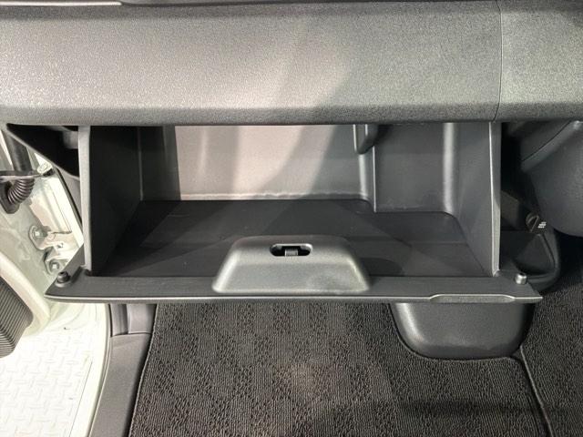 Ｎ－ＢＯＸカスタム ベースグレード　Ｈ　ＳＥＮＳＩＮＧ　新車保証　試乗車　ワンオ－ナ－　ナビＬＸＵ－２４２ＮＢｉ　ＴＶ　Ｒカメラ　ＣＤ録音　ＢＴオ－ディオ　ＤＶＤ　シ－トヒ－タ－　ＥＴＣ　ＬＥＤライト　ＶＳＡ　クルコン　アルミ　ＡＡＣ（27枚目）