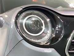 ＬＥＤヘッドライトは、点灯の瞬間から最大光量を発揮し、突然暗くなるトンネルなどでの安定感を高めます。 7