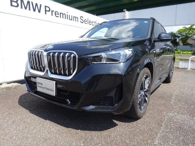 iX1 xDrive 30 Mスポーツ パノラマサンルーフ 19AW 全周囲カメラ 前車追従システム LEDヘッドライト 電動テールゲート シートヒーター ワンオーナー 禁煙車 2年保証(4枚目)