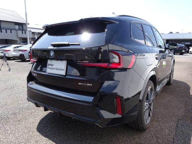 iX1 xDrive 30 Mスポーツ パノラマサンルーフ 19AW 全周囲カメラ 前車追従システム LEDヘッドライト 電動テールゲート シートヒーター ワンオーナー 禁煙車 2年保証(7枚目)