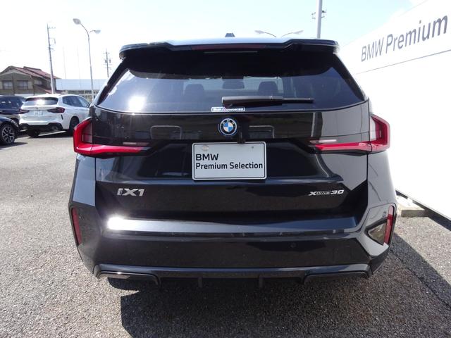 iX1 xDrive 30 Mスポーツ パノラマサンルーフ 19AW 全周囲カメラ 前車追従システム LEDヘッドライト 電動テールゲート シートヒーター ワンオーナー 禁煙車 2年保証(8枚目)