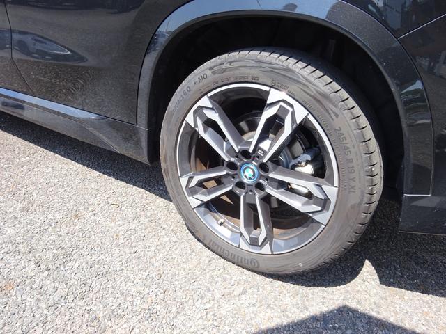 iX1 xDrive 30 Mスポーツ パノラマサンルーフ 19AW 全周囲カメラ 前車追従システム LEDヘッドライト 電動テールゲート シートヒーター ワンオーナー 禁煙車 2年保証(10枚目)