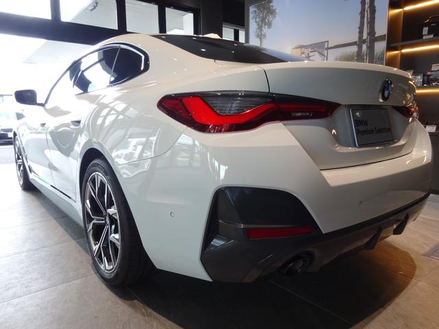 ４シリーズ ４２０ｉグランクーペＭスポーツ　エディションシャドー　限定車　レンタカーアップ　黒革　全周囲カメラ　前車追従システム　１９ＡＷ　純正ナビゲーション　純正ＥＴＣ　ＬＥＤヘッドライト　禁煙車　２年保証（8枚目）