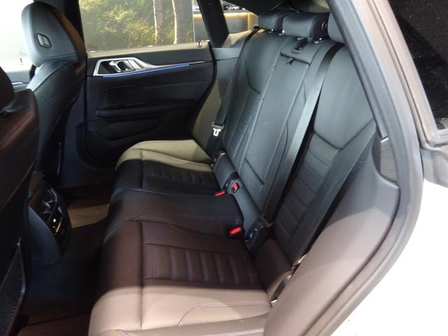 ４シリーズ ４２０ｉグランクーペＭスポーツ　エディションシャドー　限定車　レンタカーアップ　黒革　全周囲カメラ　前車追従システム　１９ＡＷ　純正ナビゲーション　純正ＥＴＣ　ＬＥＤヘッドライト　禁煙車　２年保証（18枚目）