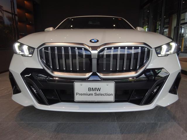 ５シリーズ ５２３ｉ　Ｍスポーツ　ブラック・レザー　１９アルミホイール　全周囲カメラ　前車追従システム　純正ナビゲーション　純正ＥＴＣ　ＬＥＤヘッドライト　ワンオーナー　禁煙車　２年保証（4枚目）