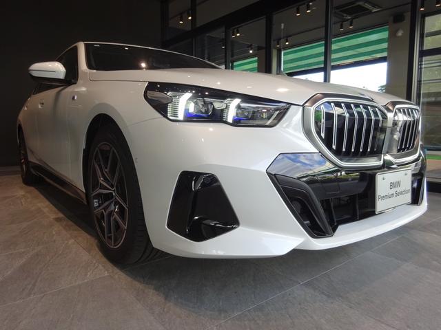 ５シリーズ ５２３ｉ　Ｍスポーツ　ブラック・レザー　１９アルミホイール　全周囲カメラ　前車追従システム　純正ナビゲーション　純正ＥＴＣ　ＬＥＤヘッドライト　ワンオーナー　禁煙車　２年保証（5枚目）