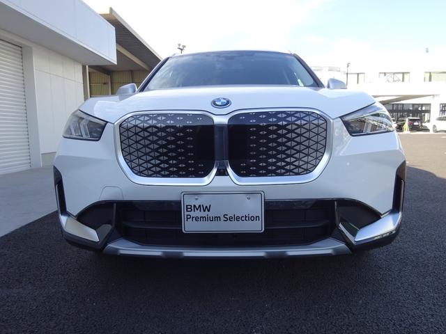 ｉＸ１ ｘＤｒｉｖｅ　３０　ｘライン　レンタカーアップ　１８ＡＷ　黒革　シートヒーター　前車追従システム　全周囲カメラ　純正ナビゲーション　純正ＥＴＣ　ＬＥＤヘッドライト　電動テールゲート　禁煙車　２年保証（5枚目）