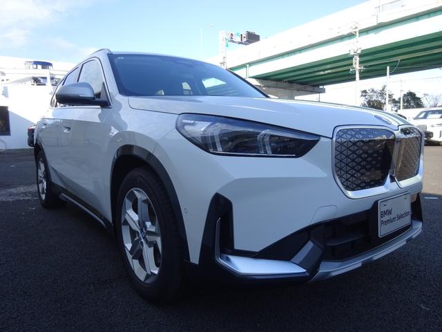 ｉＸ１ ｘＤｒｉｖｅ　３０　ｘライン　レンタカーアップ　１８ＡＷ　黒革　シートヒーター　前車追従システム　全周囲カメラ　純正ナビゲーション　純正ＥＴＣ　ＬＥＤヘッドライト　電動テールゲート　禁煙車　２年保証（6枚目）