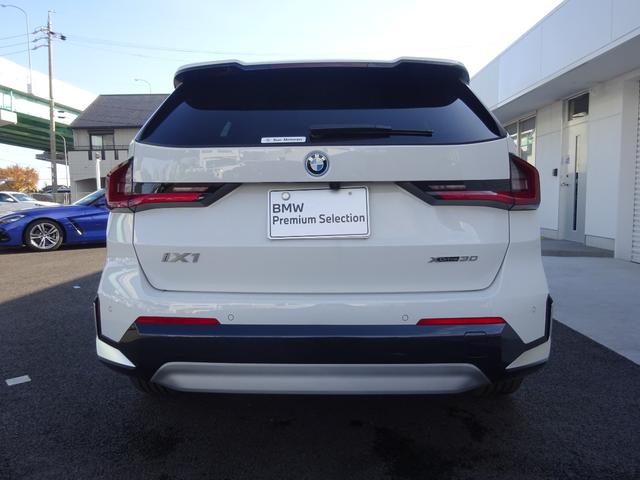 ｉＸ１ ｘＤｒｉｖｅ　３０　ｘライン　レンタカーアップ　１８ＡＷ　黒革　シートヒーター　前車追従システム　全周囲カメラ　純正ナビゲーション　純正ＥＴＣ　ＬＥＤヘッドライト　電動テールゲート　禁煙車　２年保証（8枚目）
