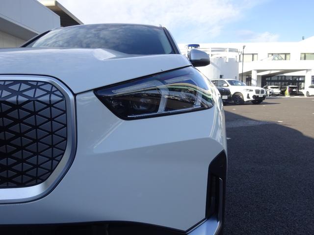 ｉＸ１ ｘＤｒｉｖｅ　３０　ｘライン　レンタカーアップ　１８ＡＷ　黒革　シートヒーター　前車追従システム　全周囲カメラ　純正ナビゲーション　純正ＥＴＣ　ＬＥＤヘッドライト　電動テールゲート　禁煙車　２年保証（14枚目）