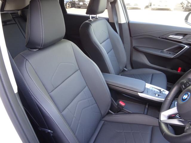 ｉＸ１ ｘＤｒｉｖｅ　３０　ｘライン　レンタカーアップ　１８ＡＷ　黒革　シートヒーター　前車追従システム　全周囲カメラ　純正ナビゲーション　純正ＥＴＣ　ＬＥＤヘッドライト　電動テールゲート　禁煙車　２年保証（15枚目）