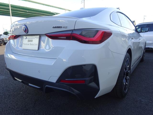 i4 eDrive 40 Mスポーツ ハイラインパッケージ コンフォートパッケージ ハイラインパッケージ 赤レザーシート シートヒーター 電動テールゲート 純正ETC 純正バックカメラ 純正ナビ 禁煙車 2年保証(7枚目)