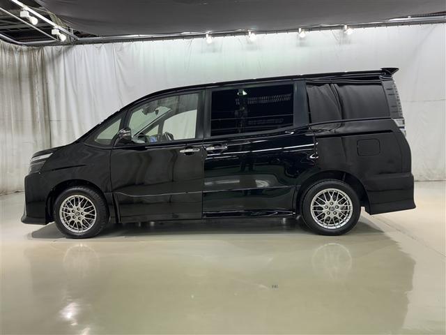 ヴォクシー ハイブリッドＺＳ　煌ＩＩＩ　衝突被害軽減システム　メモリーナビ　フルセグ　バックカメラ　ＥＴＣ　ドラレコ　ＣＤ　ミュージックプレイヤー接続可　ＤＶＤ再生　後席モニター　オートクルーズコントロール　ＬＥＤヘッドランプ　乗車定員７人（4枚目）