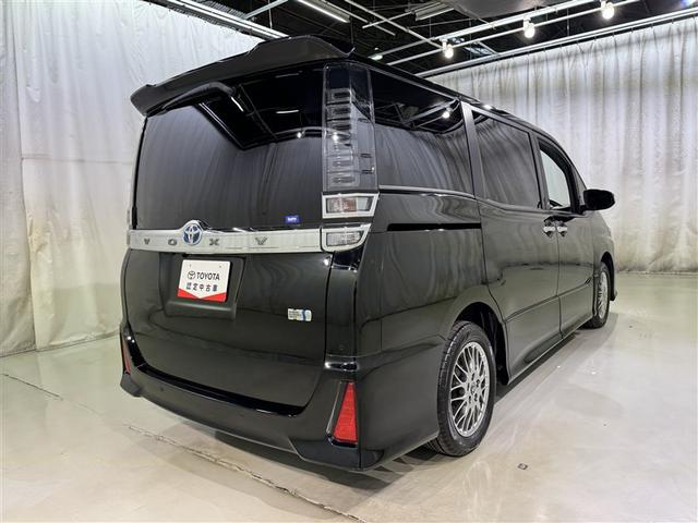 ヴォクシー ハイブリッドＺＳ　煌ＩＩＩ　衝突被害軽減システム　メモリーナビ　フルセグ　バックカメラ　ＥＴＣ　ドラレコ　ＣＤ　ミュージックプレイヤー接続可　ＤＶＤ再生　後席モニター　オートクルーズコントロール　ＬＥＤヘッドランプ　乗車定員７人（6枚目）