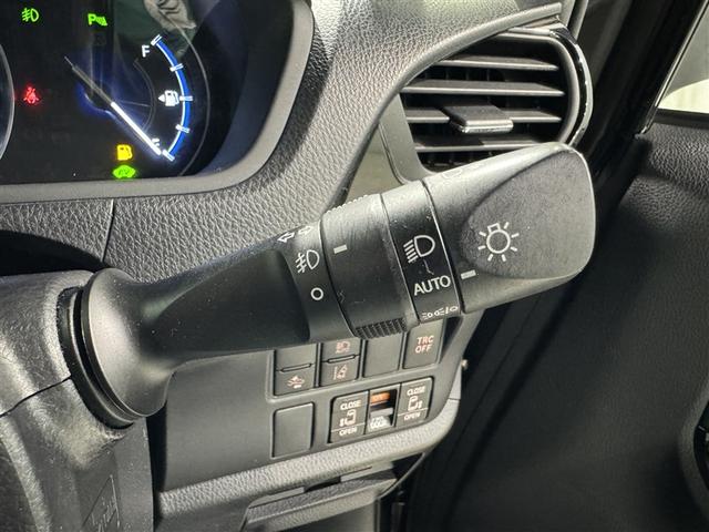 ヴォクシー ハイブリッドＺＳ　煌ＩＩＩ　衝突被害軽減システム　メモリーナビ　フルセグ　バックカメラ　ＥＴＣ　ドラレコ　ＣＤ　ミュージックプレイヤー接続可　ＤＶＤ再生　後席モニター　オートクルーズコントロール　ＬＥＤヘッドランプ　乗車定員７人（24枚目）