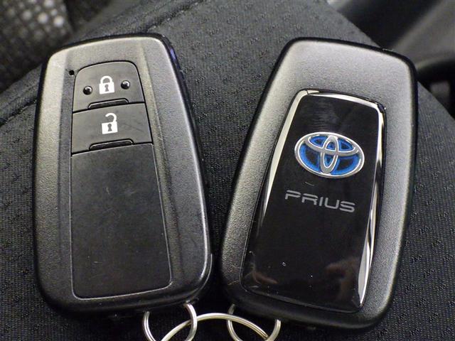 プリウス ＳセーフティプラスＩＩ　衝突被害軽減システム　メモリーナビ　フルセグ　バックカメラ　ＥＴＣ　ドラレコ　ＣＤ　オートクルーズコントロール　ＬＥＤヘッドランプ　スマートキー　キーレス　ハイブリッド（28枚目）