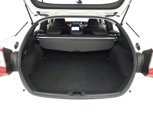 プリウス ＳセーフティプラスＩＩ　衝突被害軽減システム　メモリーナビ　フルセグ　バックカメラ　ＥＴＣ　ドラレコ　ＣＤ　オートクルーズコントロール　ＬＥＤヘッドランプ　スマートキー　キーレス　ハイブリッド（31枚目）