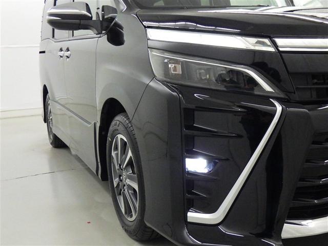 ヴォクシー ＺＳ　煌ＩＩ　衝突被害軽減システム　メモリーナビ　フルセグ　バックカメラ　ＥＴＣ　ドラレコ　ＣＤ　ミュージックプレイヤー接続可　ＤＶＤ再生　後席モニター　オートクルーズコントロール　ＬＥＤヘッドランプ　乗車定員７人（7枚目）