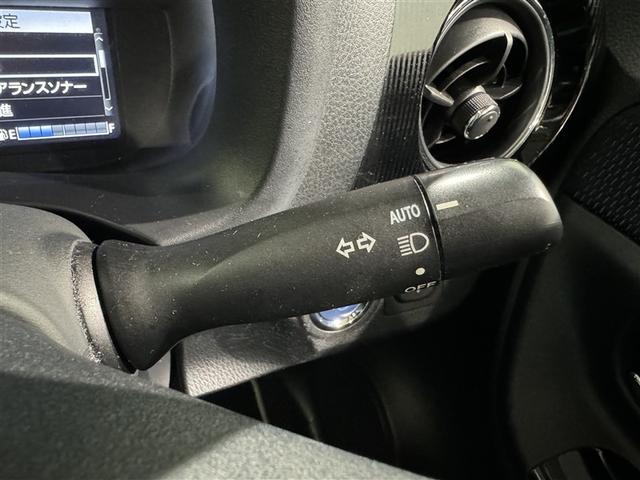 ヴィッツ ハイブリッドＦ　セーフティーエディションＩＩ　衝突被害軽減システム　メモリーナビ　ワンセグ　バックカメラ　ドラレコ　ＣＤ　ミュージックプレイヤー接続可　スマートキー　キーレス　ハイブリッド（22枚目）