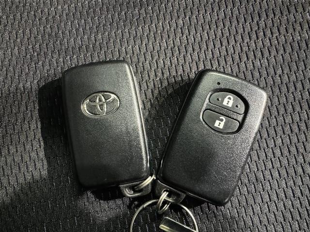 ヴィッツ ハイブリッドＦ　セーフティーエディションＩＩ　衝突被害軽減システム　メモリーナビ　ワンセグ　バックカメラ　ドラレコ　ＣＤ　ミュージックプレイヤー接続可　スマートキー　キーレス　ハイブリッド（25枚目）