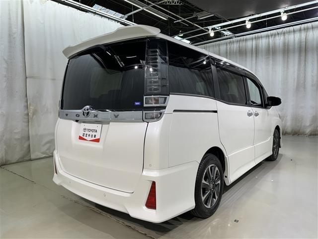 ヴォクシー ＺＳ　煌ＩＩＩ　衝突被害軽減システム　メモリーナビ　フルセグ　バックカメラ　ＥＴＣ　ドラレコ　ＣＤ　ミュージックプレイヤー接続可　ＤＶＤ再生　後席モニター　オートクルーズコントロール　ＬＥＤヘッドランプ　乗車定員７人（7枚目）