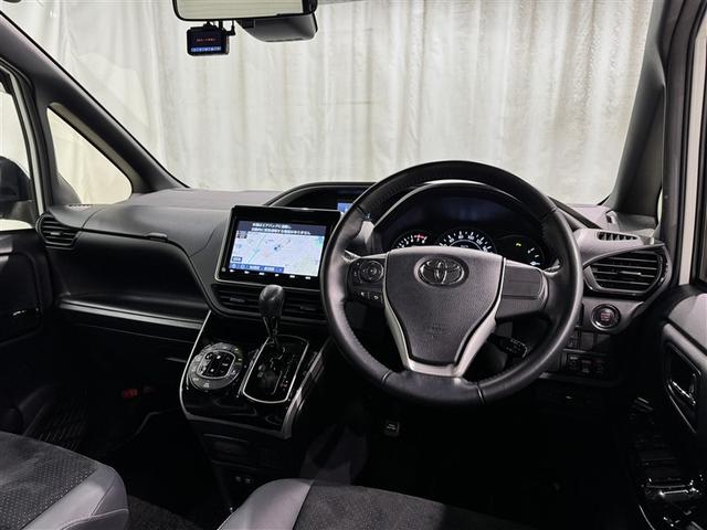 ヴォクシー ＺＳ　煌ＩＩＩ　衝突被害軽減システム　メモリーナビ　フルセグ　バックカメラ　ＥＴＣ　ドラレコ　ＣＤ　ミュージックプレイヤー接続可　ＤＶＤ再生　後席モニター　オートクルーズコントロール　ＬＥＤヘッドランプ　乗車定員７人（9枚目）