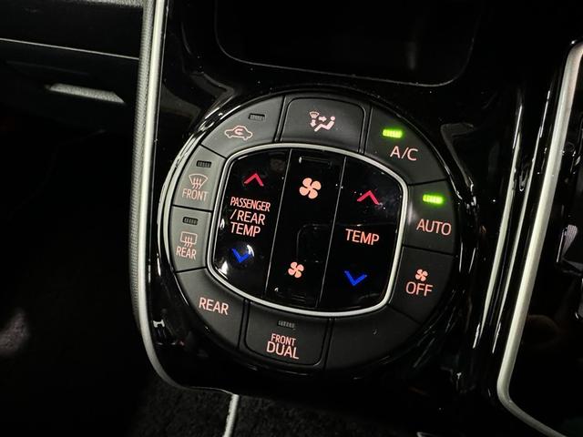 ヴォクシー ＺＳ　煌ＩＩＩ　衝突被害軽減システム　メモリーナビ　フルセグ　バックカメラ　ＥＴＣ　ドラレコ　ＣＤ　ミュージックプレイヤー接続可　ＤＶＤ再生　後席モニター　オートクルーズコントロール　ＬＥＤヘッドランプ　乗車定員７人（18枚目）