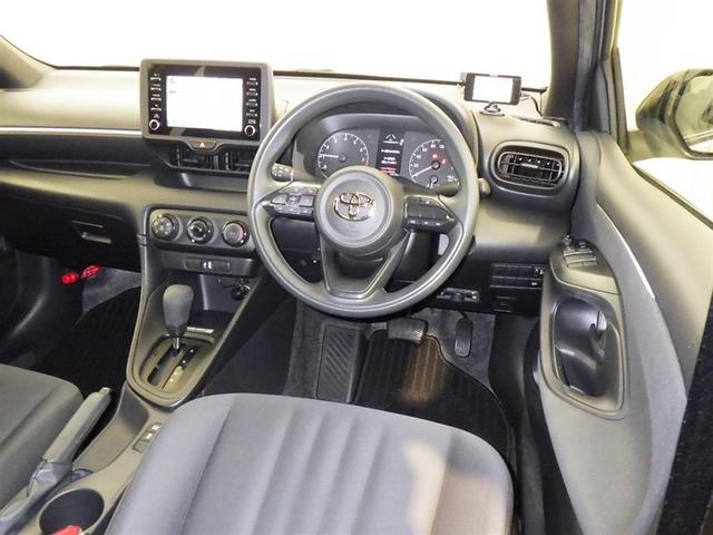 ヤリス Ｘ　衝突被害軽減システム　メモリーナビ　バックカメラ　ＥＴＣ　ドラレコ　ミュージックプレイヤー接続可　スマートキー　キーレス（9枚目）