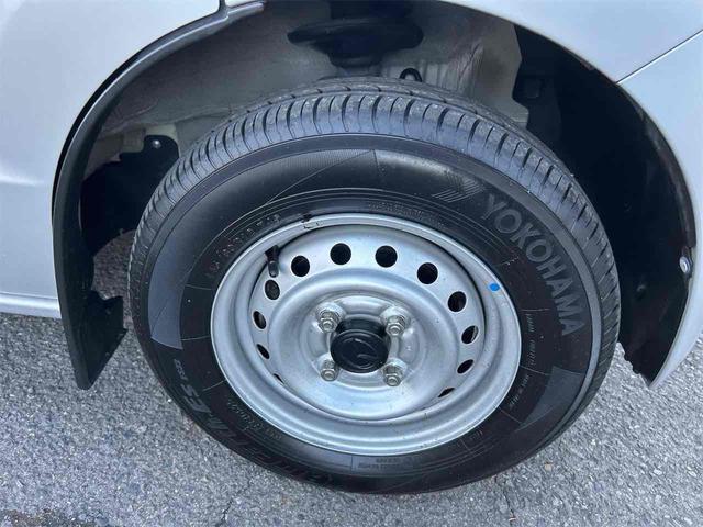 スクラム ＰＣ　ワンオーナー　軽バン　ＭＴ　衝突被害軽減システム　クリアランスソナー　レーンアシスト　ＥＴＣ　ナビ　ＴＶ　バックカメラ　両側スライドドア　キーレスエントリー　電動格納ミラー　オートライト　ＥＳＣ（11枚目）