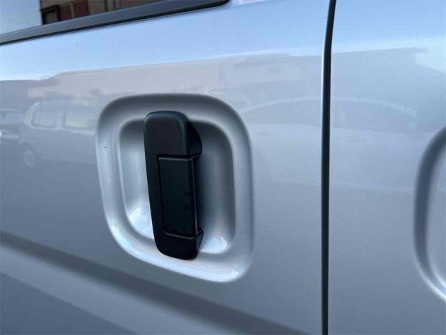 スクラム ＰＣ　ワンオーナー　軽バン　ＭＴ　衝突被害軽減システム　クリアランスソナー　レーンアシスト　ＥＴＣ　ナビ　ＴＶ　バックカメラ　両側スライドドア　キーレスエントリー　電動格納ミラー　オートライト　ＥＳＣ（16枚目）