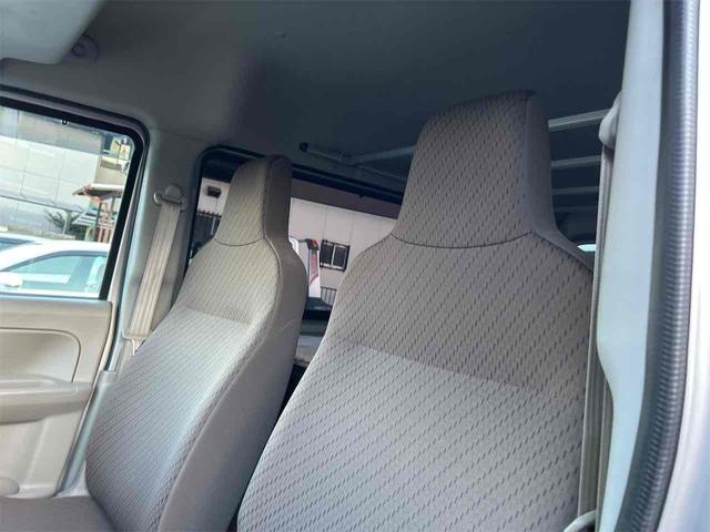 スクラム ＰＣ　ワンオーナー　軽バン　ＭＴ　衝突被害軽減システム　クリアランスソナー　レーンアシスト　ＥＴＣ　ナビ　ＴＶ　バックカメラ　両側スライドドア　キーレスエントリー　電動格納ミラー　オートライト　ＥＳＣ（70枚目）