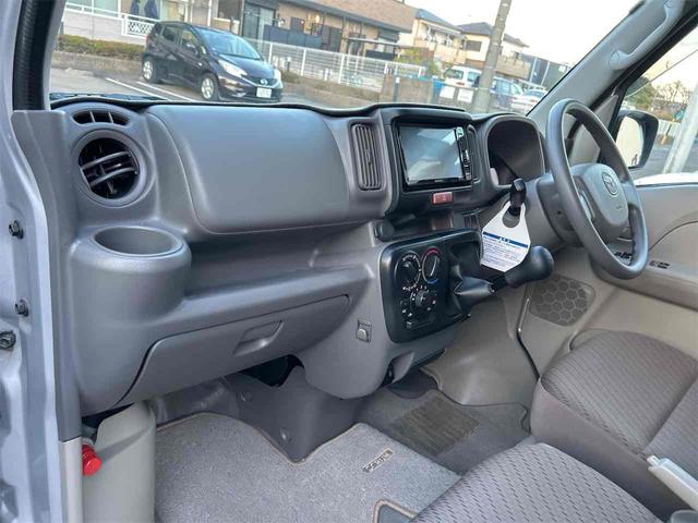 スクラム ＰＣ　ワンオーナー　軽バン　ＭＴ　衝突被害軽減システム　クリアランスソナー　レーンアシスト　ＥＴＣ　ナビ　ＴＶ　バックカメラ　両側スライドドア　キーレスエントリー　電動格納ミラー　オートライト　ＥＳＣ（71枚目）