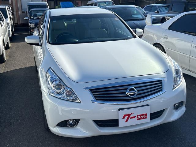 スカイライン ２５０ＧＴ　ＦＯＵＲ　純正ＴＶナビ　サイド／バックカメラ　ＥＴＣ　プッシュスタート　ハーフレザーシート　パワーシート　ＡＴ　ステアリングスイッチ　パール（5枚目）