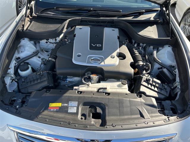 スカイライン ２５０ＧＴ　ＦＯＵＲ　純正ＴＶナビ　サイド／バックカメラ　ＥＴＣ　プッシュスタート　ハーフレザーシート　パワーシート　ＡＴ　ステアリングスイッチ　パール（10枚目）