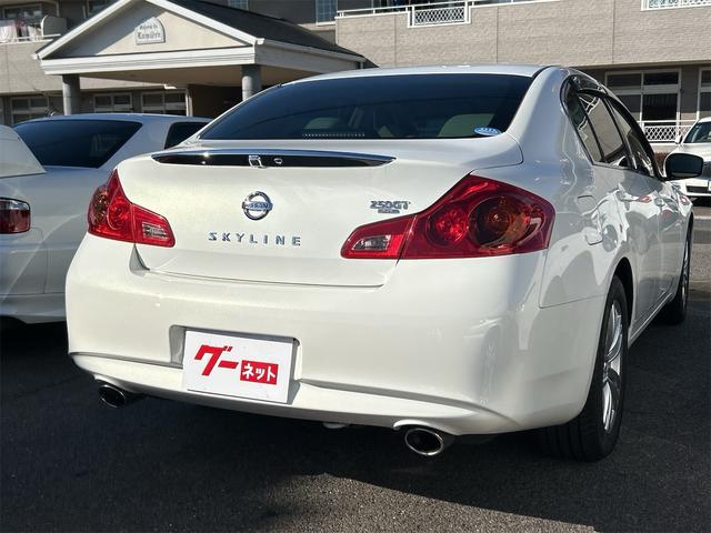 スカイライン ２５０ＧＴ　ＦＯＵＲ　純正ＴＶナビ　サイド／バックカメラ　ＥＴＣ　プッシュスタート　ハーフレザーシート　パワーシート　ＡＴ　ステアリングスイッチ　パール（22枚目）
