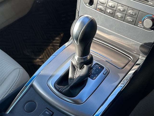 スカイライン ２５０ＧＴ　ＦＯＵＲ　純正ＴＶナビ　サイド／バックカメラ　ＥＴＣ　プッシュスタート　ハーフレザーシート　パワーシート　ＡＴ　ステアリングスイッチ　パール（46枚目）